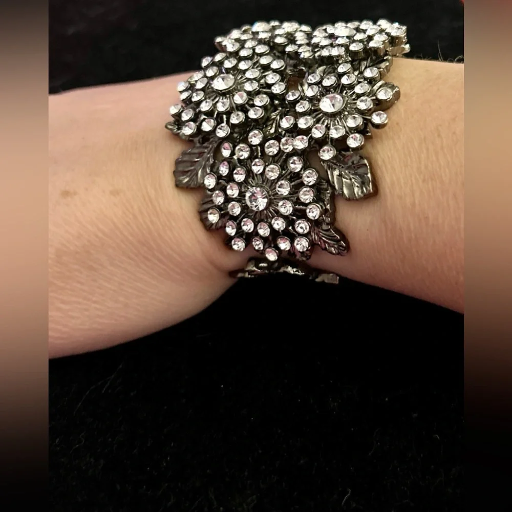 💎YIKES! I’m blinded by the bling!  Vintage Crystal BLING 🌺 Hinged Cuff Bracelet - Picture 8 of 9
